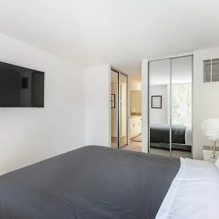 New Luxury Apartment Weho Boys Town Med